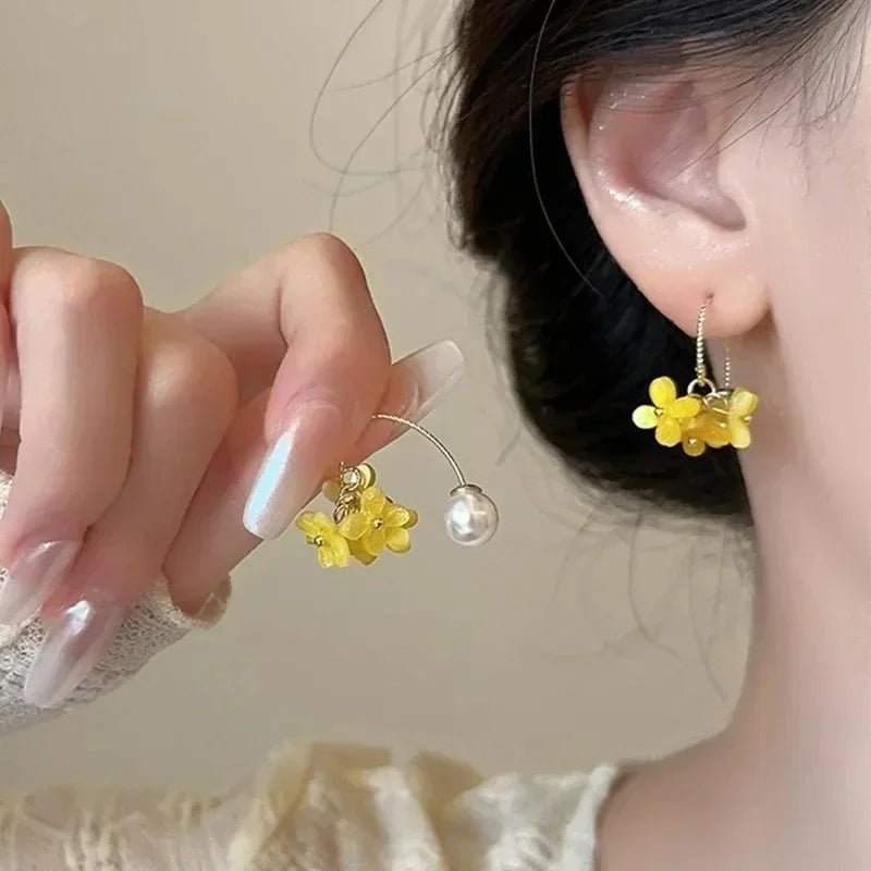 Korean Floral Hoop Cute Fashion Earrings for Women Alloy with Resin Inlay Japanese Style Suitable for Daily Wear and Weddings