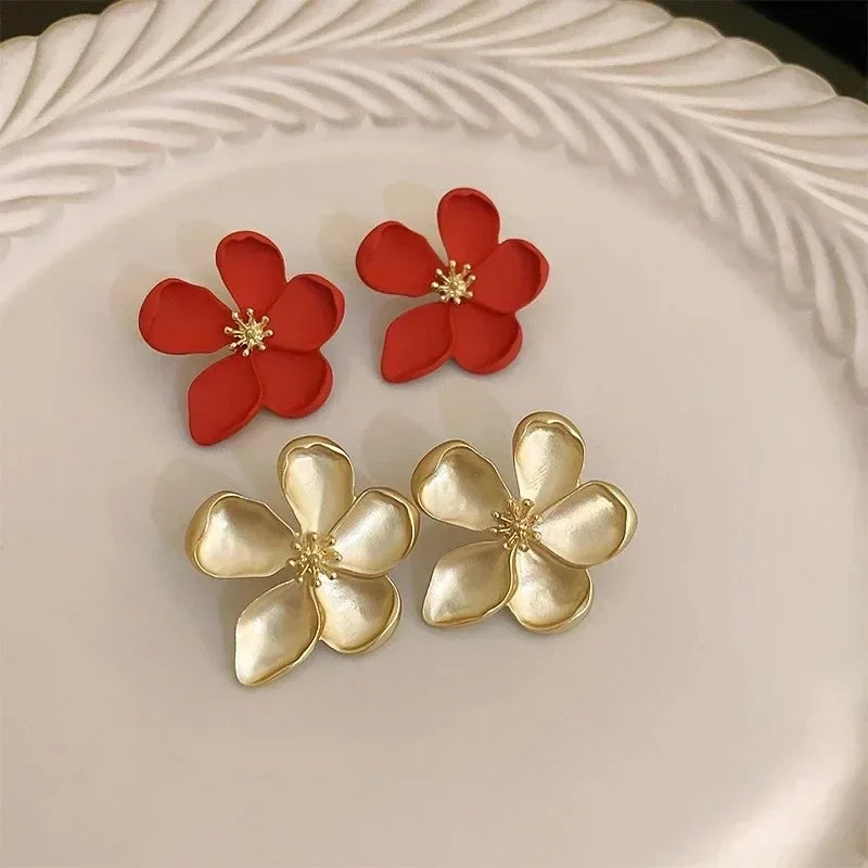 Korean Floral Hoop Cute Fashion Earrings for Women Alloy with Resin Inlay Japanese Style Suitable for Daily Wear and Weddings
