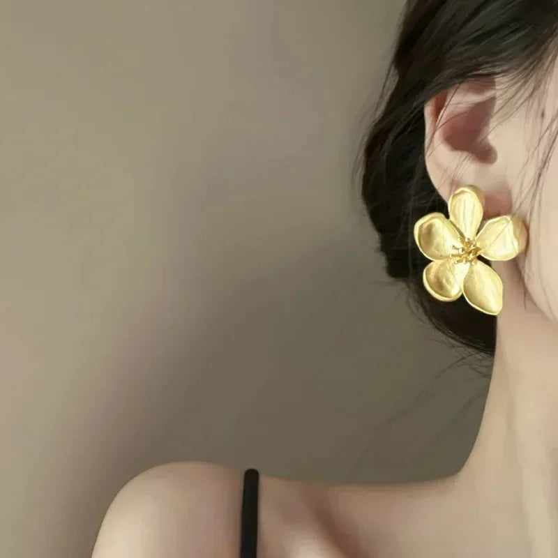 Korean Floral Hoop Cute Fashion Earrings for Women Alloy with Resin Inlay Japanese Style Suitable for Daily Wear and Weddings