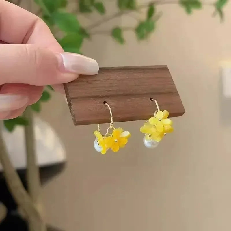 Korean Floral Hoop Cute Fashion Earrings for Women Alloy with Resin Inlay Japanese Style Suitable for Daily Wear and Weddings