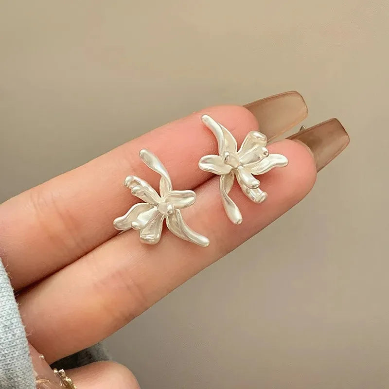 Korean Floral Hoop Cute Fashion Earrings for Women Alloy with Resin Inlay Japanese Style Suitable for Daily Wear and Weddings