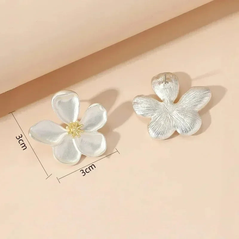Korean Floral Hoop Cute Fashion Earrings for Women Alloy with Resin Inlay Japanese Style Suitable for Daily Wear and Weddings