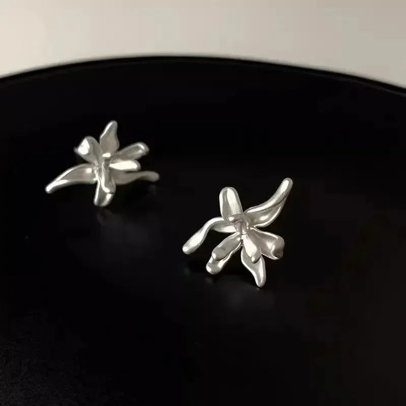 Korean Floral Hoop Cute Fashion Earrings for Women Alloy with Resin Inlay Japanese Style Suitable for Daily Wear and Weddings