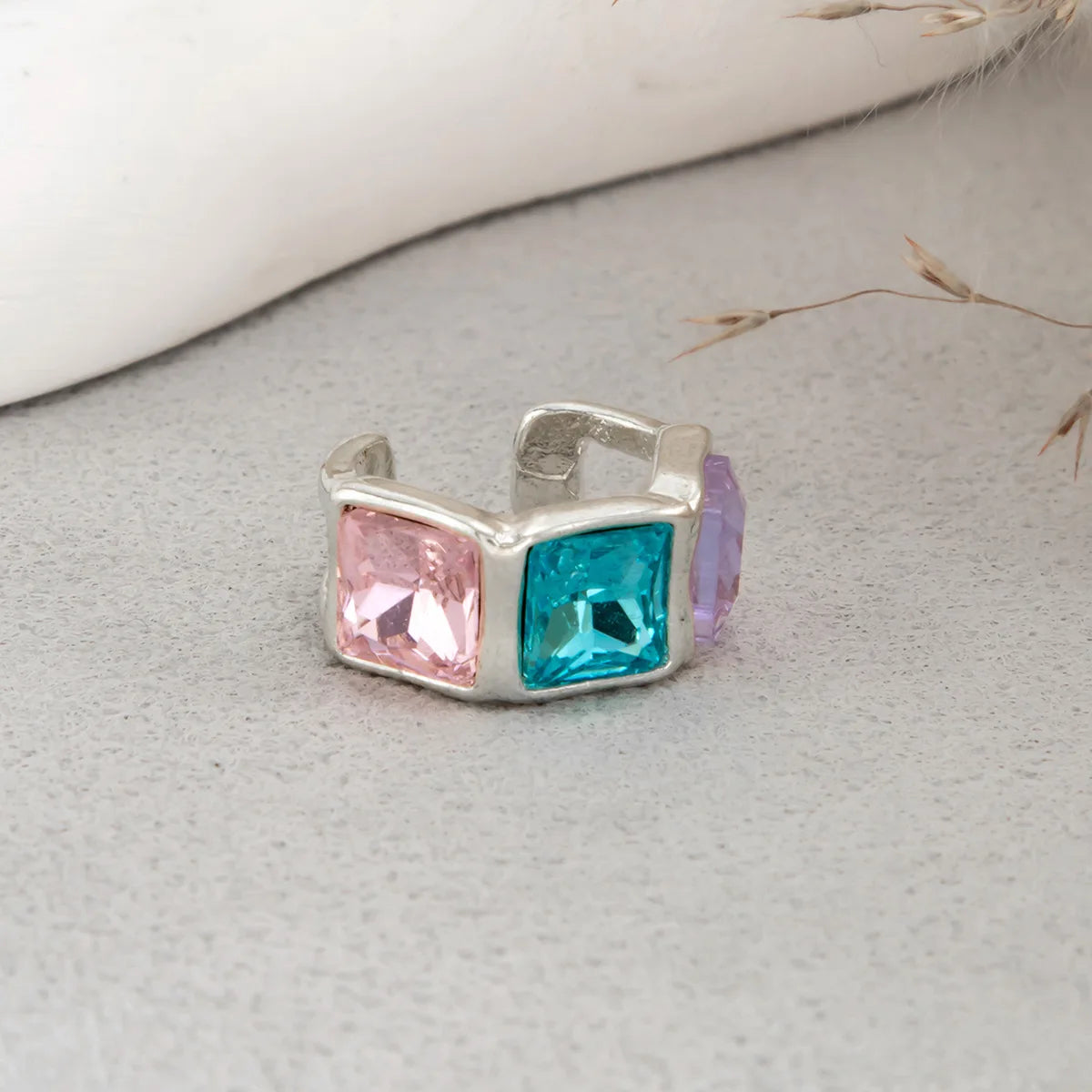Light Luxury Colorful  Acrylic Diamond Clip Earrings for Women Trendy C-shaped Geometric Fake Piercing Ear Cuff Jewelry Accessor