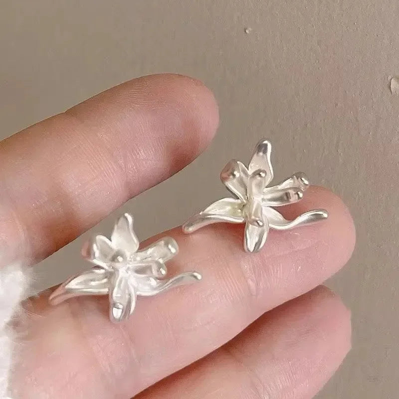 Korean Floral Hoop Cute Fashion Earrings for Women Alloy with Resin Inlay Japanese Style Suitable for Daily Wear and Weddings