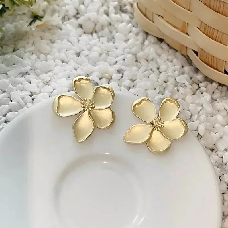 Korean Floral Hoop Cute Fashion Earrings for Women Alloy with Resin Inlay Japanese Style Suitable for Daily Wear and Weddings