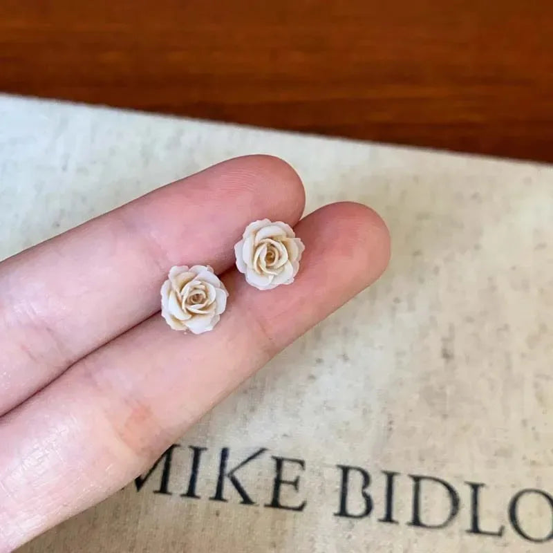 Korean Floral Hoop Cute Fashion Earrings for Women Alloy with Resin Inlay Japanese Style Suitable for Daily Wear and Weddings