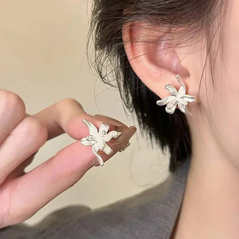 Korean Floral Hoop Cute Fashion Earrings for Women Alloy with Resin Inlay Japanese Style Suitable for Daily Wear and Weddings