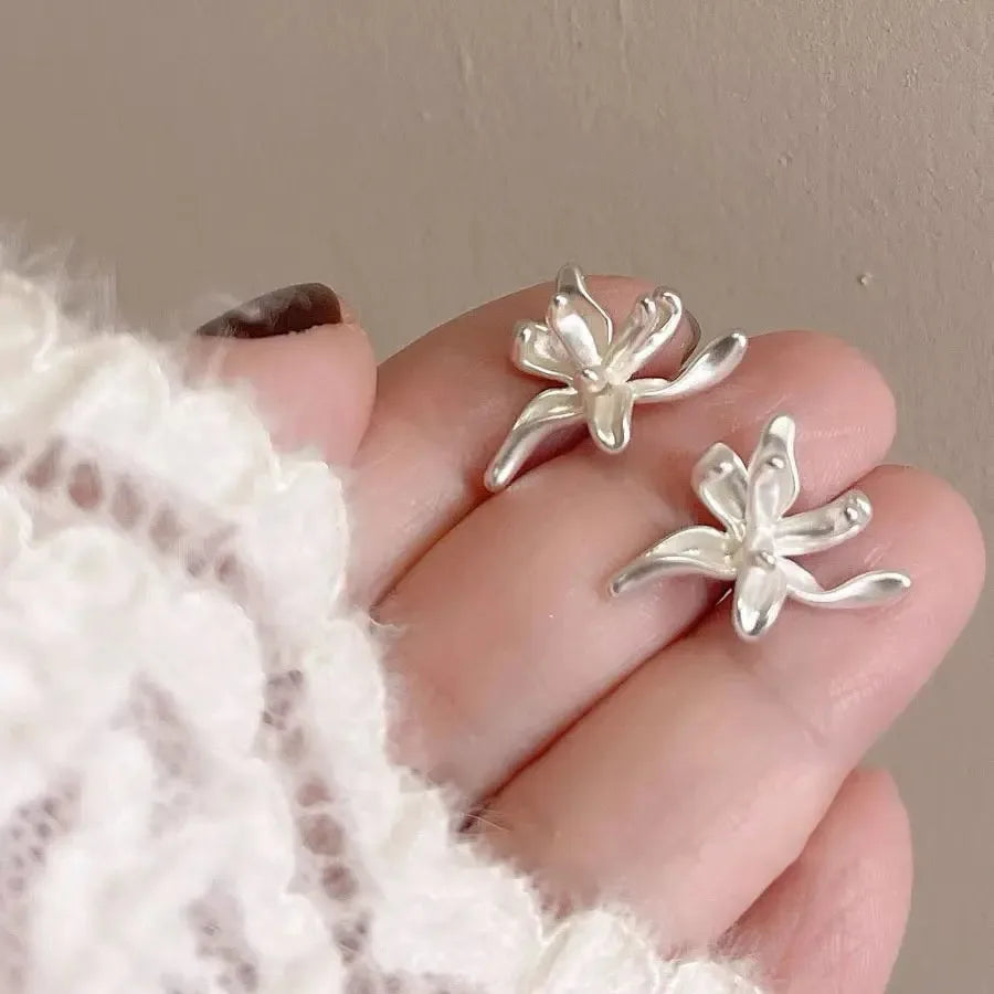 Korean Floral Hoop Cute Fashion Earrings for Women Alloy with Resin Inlay Japanese Style Suitable for Daily Wear and Weddings