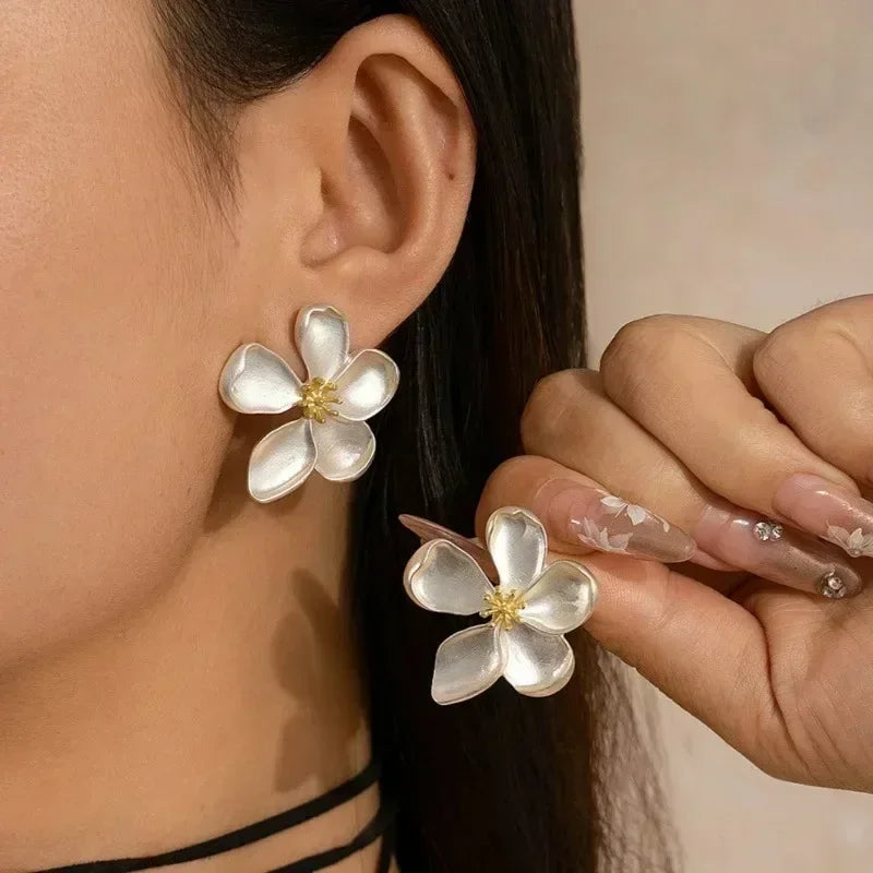 Korean Floral Hoop Cute Fashion Earrings for Women Alloy with Resin Inlay Japanese Style Suitable for Daily Wear and Weddings