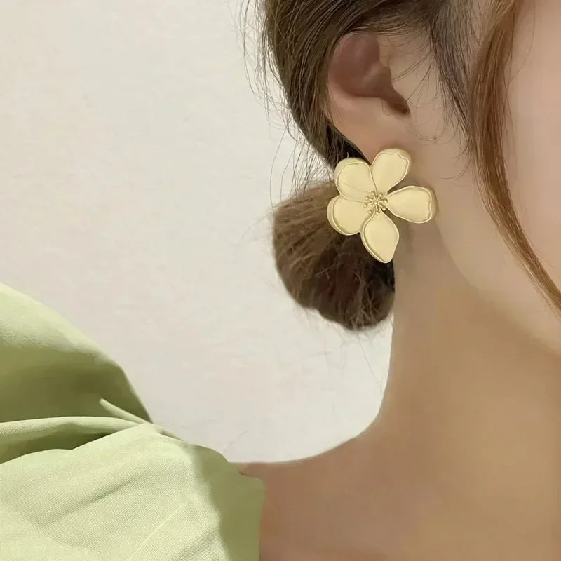 Korean Floral Hoop Cute Fashion Earrings for Women Alloy with Resin Inlay Japanese Style Suitable for Daily Wear and Weddings